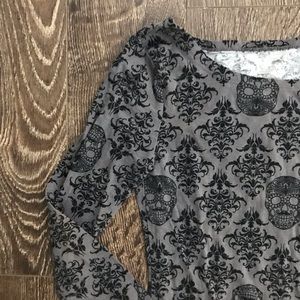 💥4/$25💥 Grey and Black Skull Long Sleeve Shirt